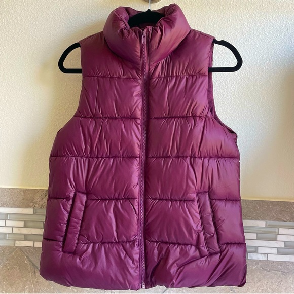 NEW Old Navy Puffer Vest - Picture 2 of 6